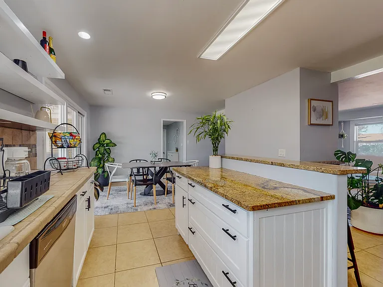 2810 Carolina St NE — Photo 24