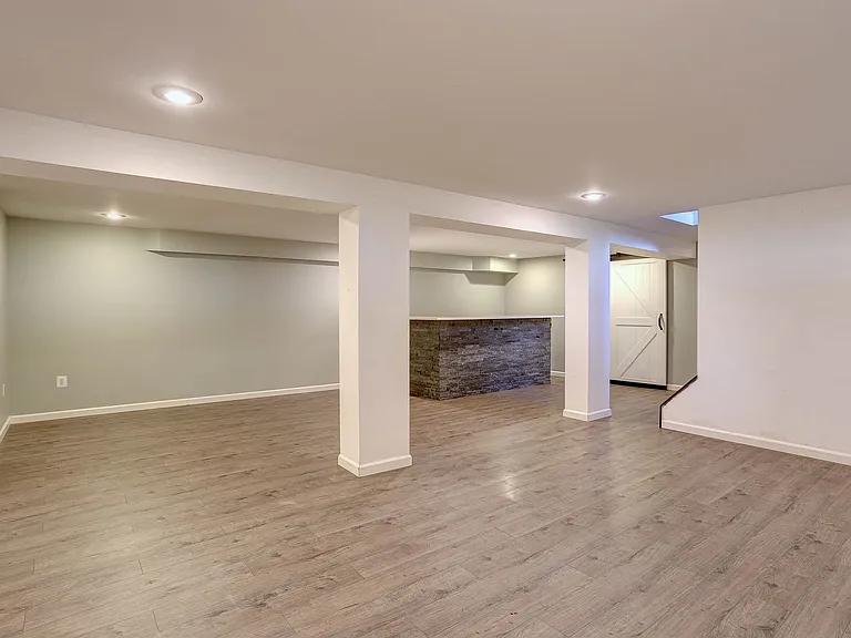 1735 Maple Ave — Photo 22