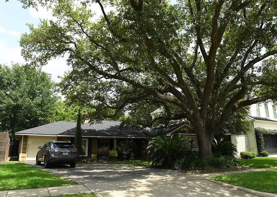1st image of 2927 Drexel Dr