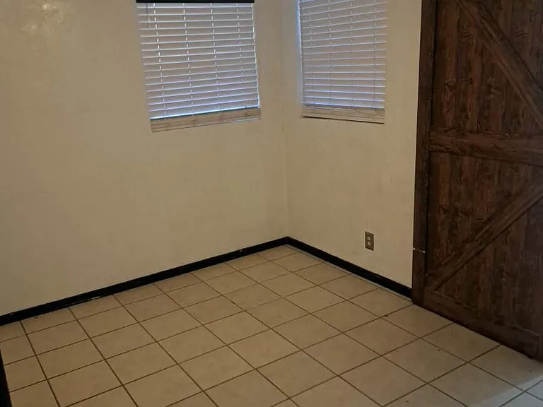 986 Gloria St — Photo 11