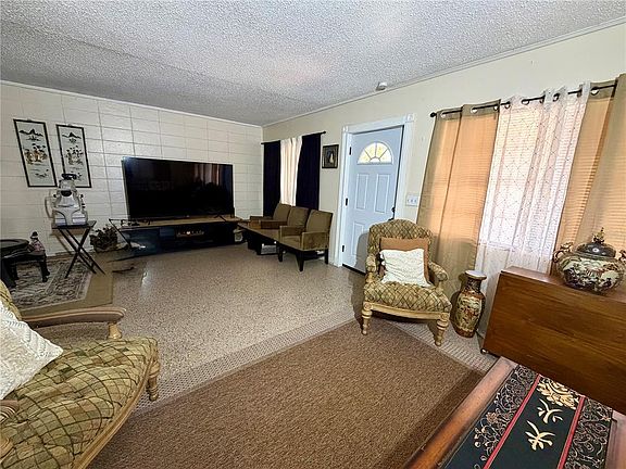 5th image of 317 AVENUE G SE