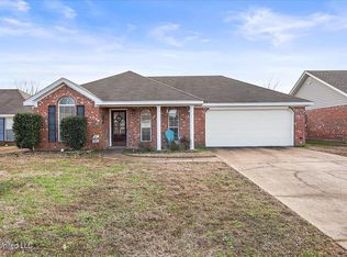 124 Cedar Spring Cir, Pearl, MS 39208