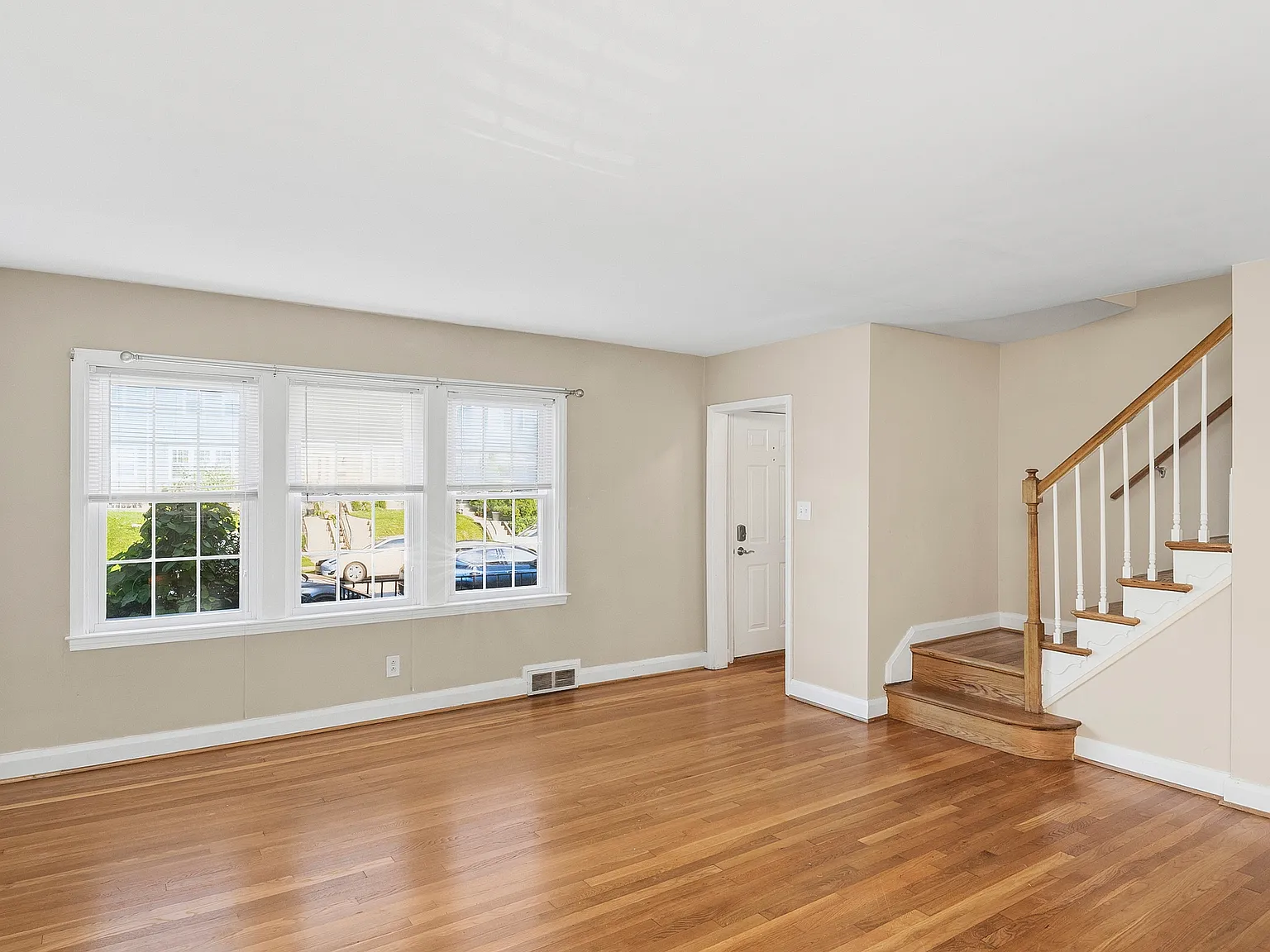 3 bed, 1760 sqft, $2,400 — Photo 3