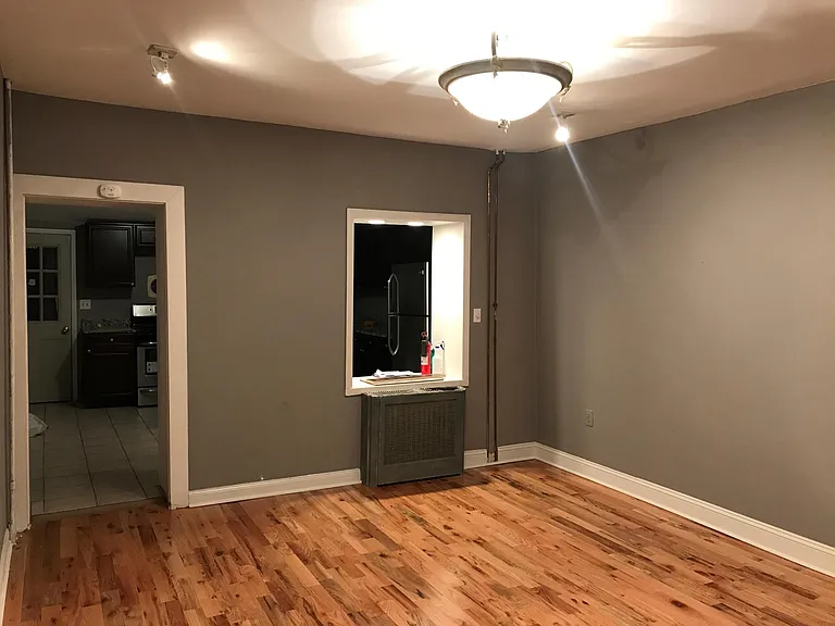 207 Dupont St — Photo 5