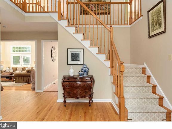 3rd image of 13 Cove Ln