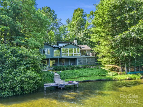 905 Utsonati Ln, Brevard, NC 28712