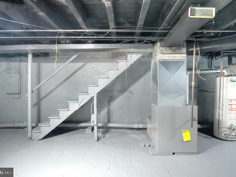 1327 Jackson St — Photo 39