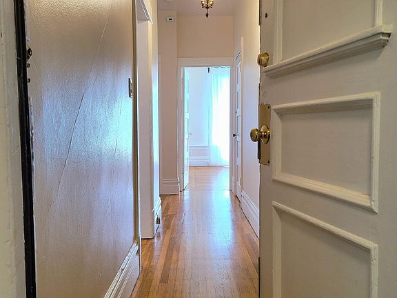 2nd image of 3000 Pine St #3