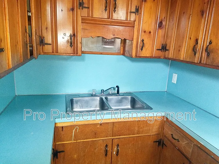 83 Norton St #2 — Photo 4