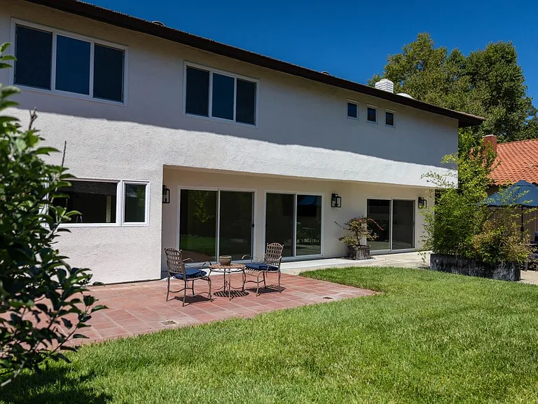 1552 Brentford Ave — Photo 33