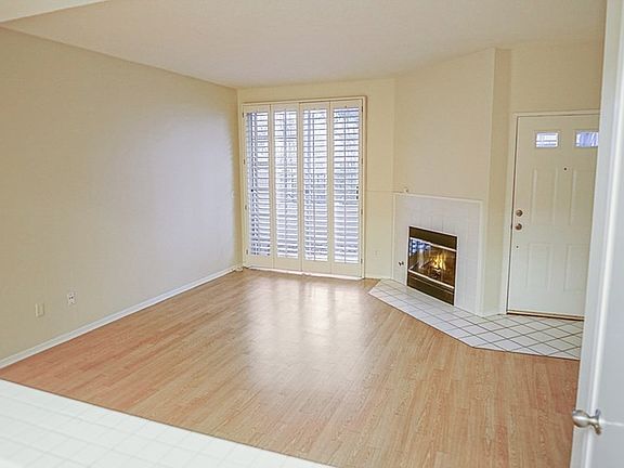 3rd image of 24143 Del Monte Dr Unit 273