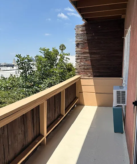 1925 Grace Ave — Photo 9