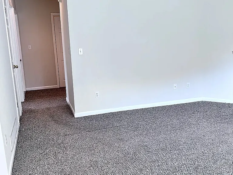 808 Sandy Ct — Photo 10
