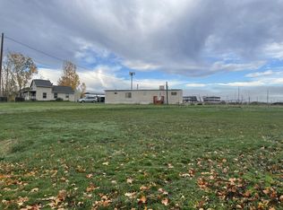 319 Charlotte Ann Rd, Medford, OR 97501