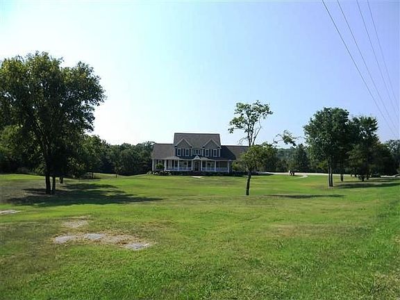 2nd image of 126 Lee Hollow Ln