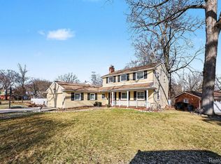 33840 Oakdale St, Livonia, MI 48154