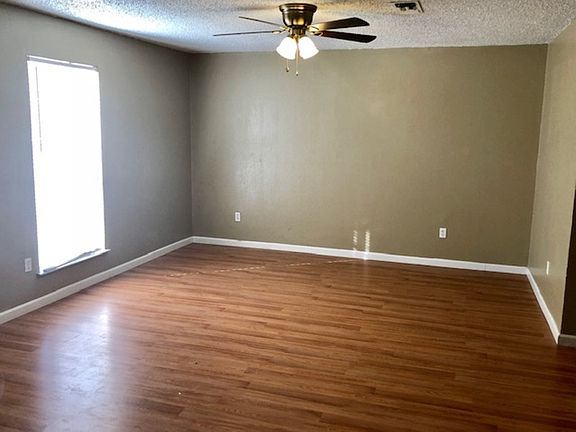 3rd image of 614 Race St APT A