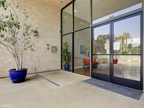 2nd image of 1401 Valley View Rd APT 206