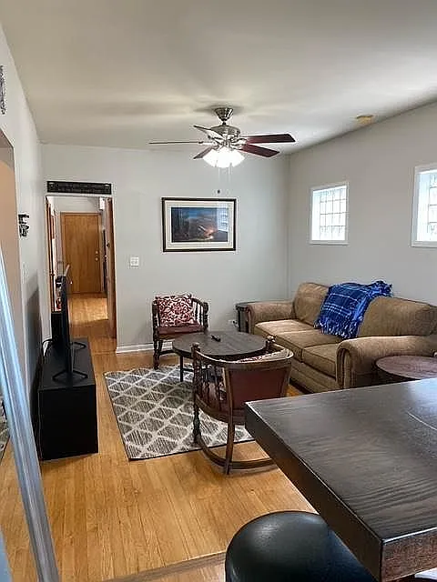 2 bed, 1000 sqft, $2,200 — Photo 3