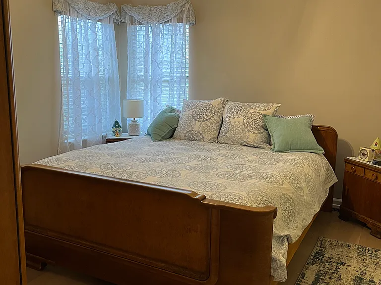 1018 Glastonbury Dr — Photo 10