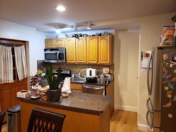 5th image of 3912 47th St