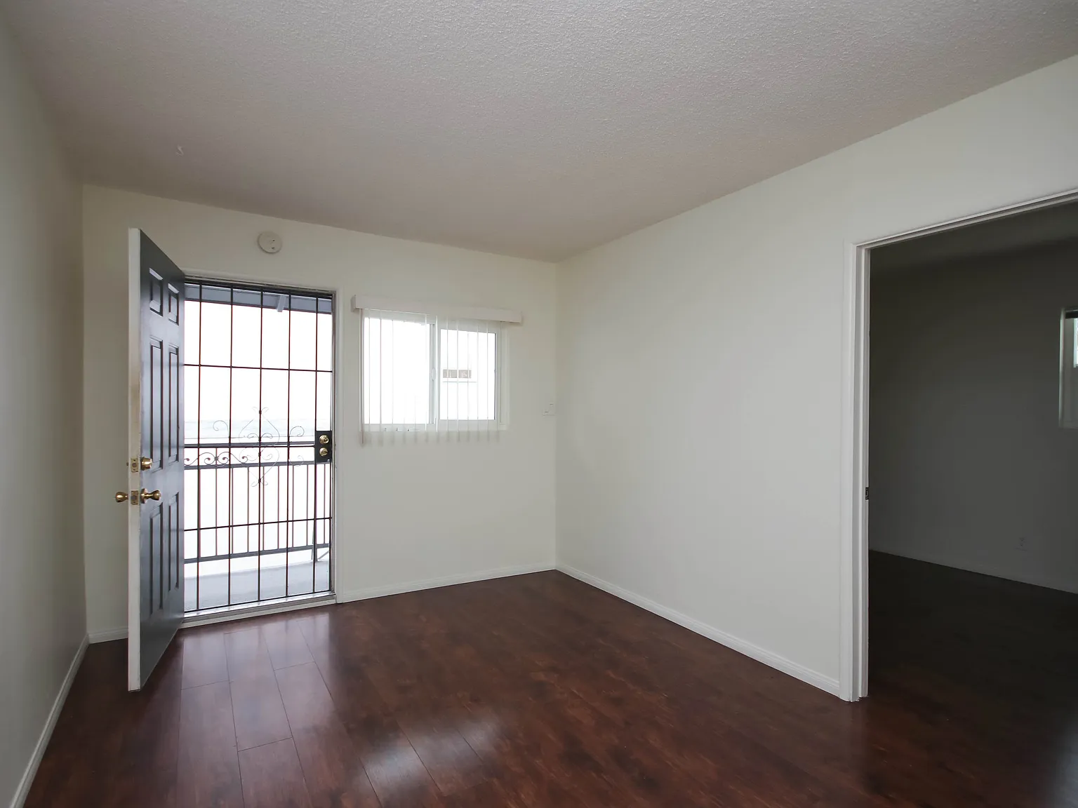 Exceptional Unit! Wood Floors Great Location at... — Photo 3