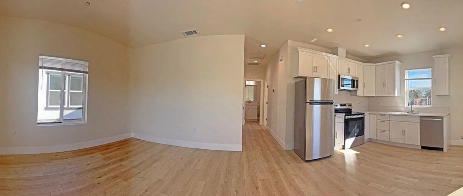 Beautiful Brand New 2 Bedroom, 1 Bathroom Home! — Photo 2