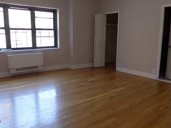 4th image of 301 E 47th St Ph J