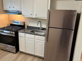 752X Lange St, Baltimore, MD