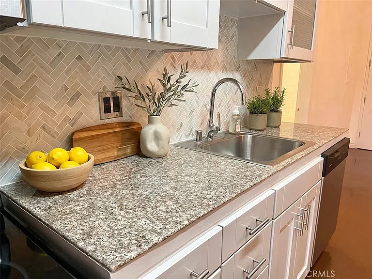 312 W 5th St #201 — Photo 9