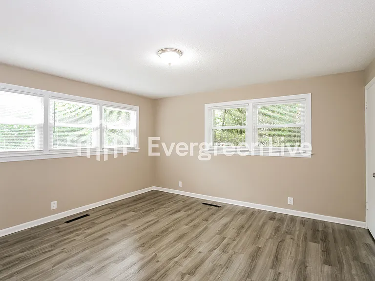 1114 Evans Rd — Photo 11
