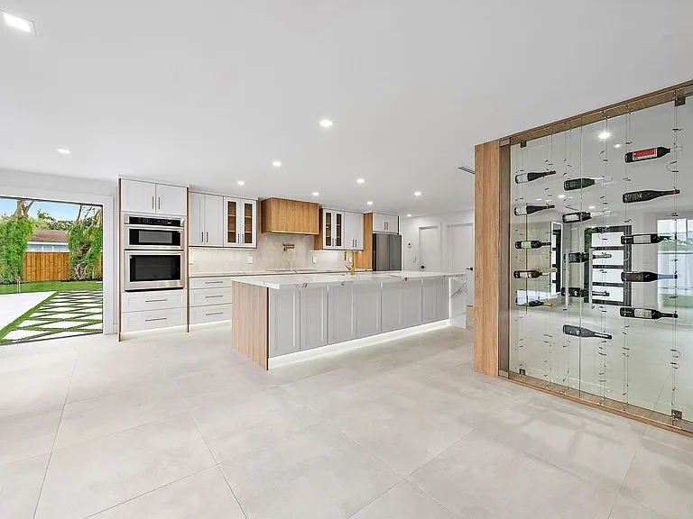 391 W Riverside Dr — Photo 24