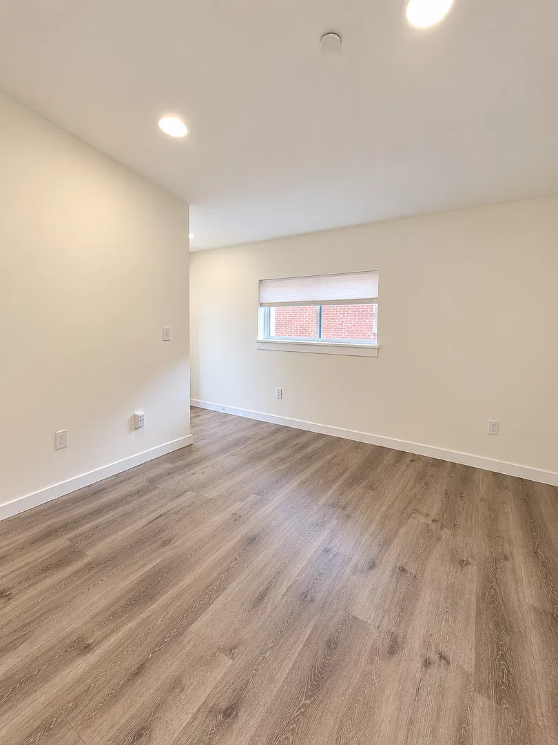 315 W Roy St Apartments — Photo 4