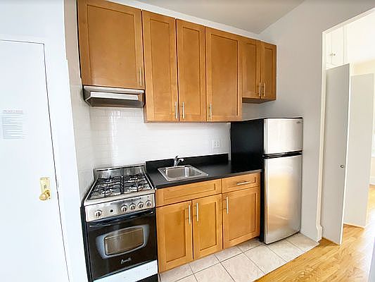 2nd image of 21 Leroy St APT 24