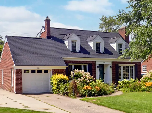 1723 Hawthorne Rd, Grosse Pointe Woods, MI 48236