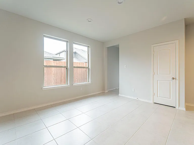 3305 Shortgrass Ln — Photo 10