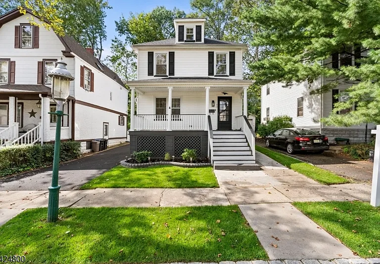 40 Edgewood Rd — Photo 1