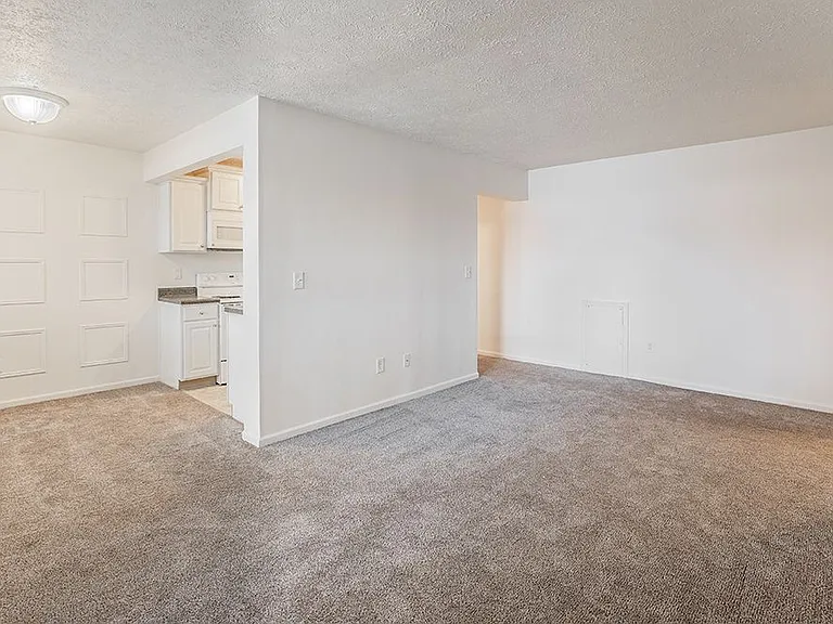 Delta Square Apartments - Lansing, MI — Photo 19