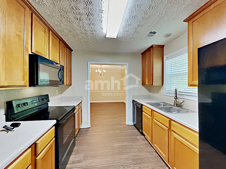 1307 River Club Dr SE — Photo 3