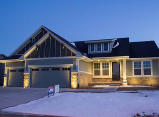 913 Baileys Grove Dr, Adel, IA 50003