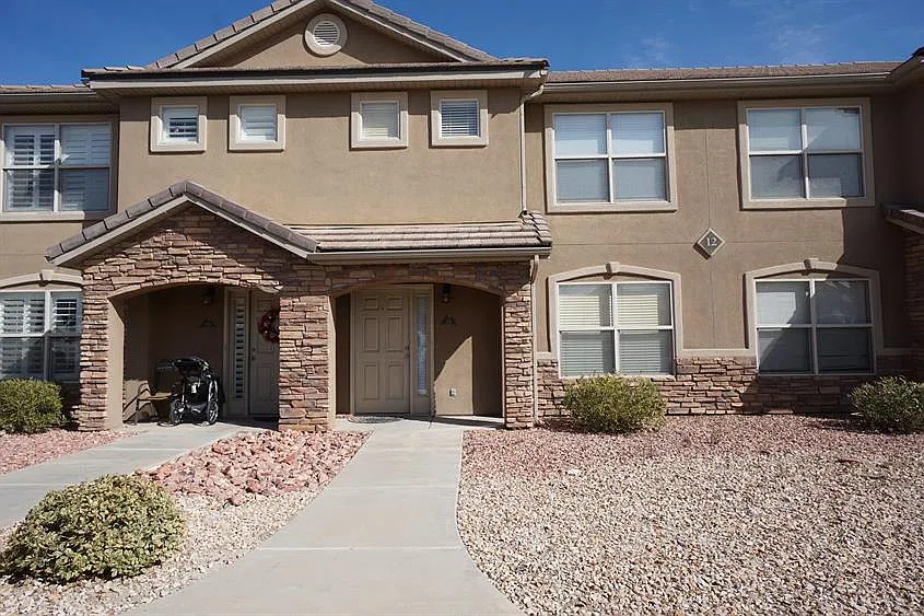 3155 S Hidden Valley Dr #131