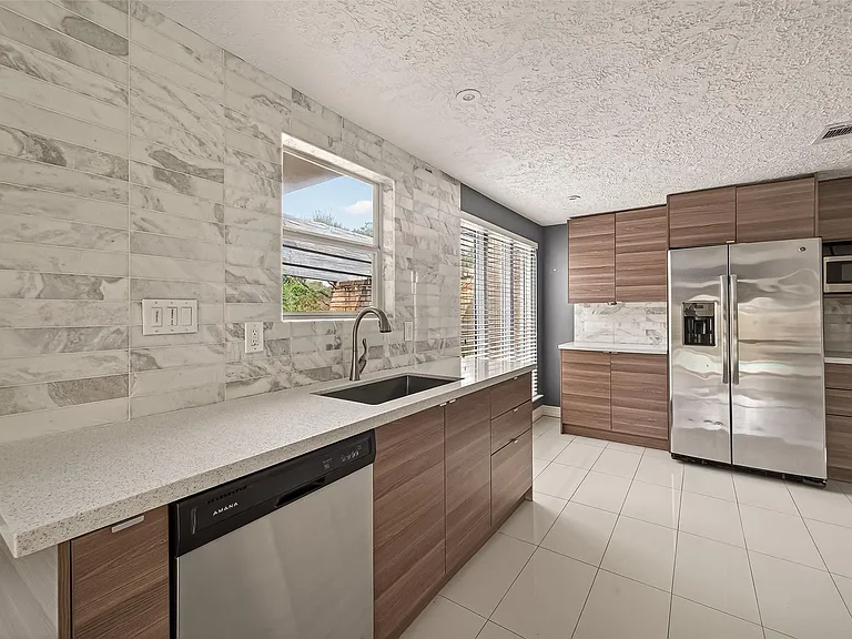2130 Round Lake Dr — Photo 22