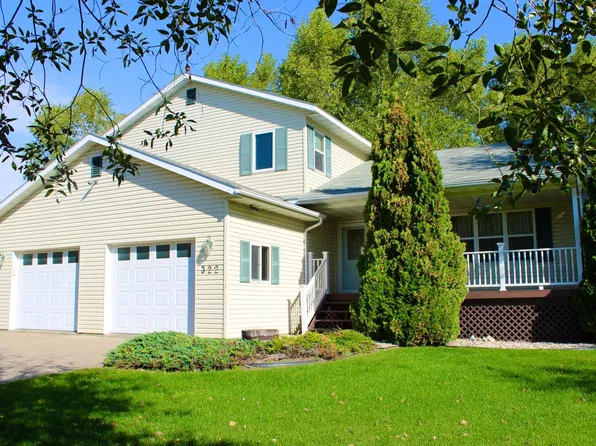 322 Oriole Ave N, Thief River Falls, MN 56701
