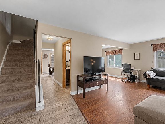 3rd image of 520 Dover Dr