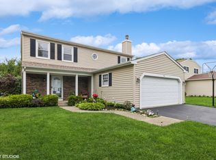 716 Cherry Valley Rd, Vernon Hills, IL 60061