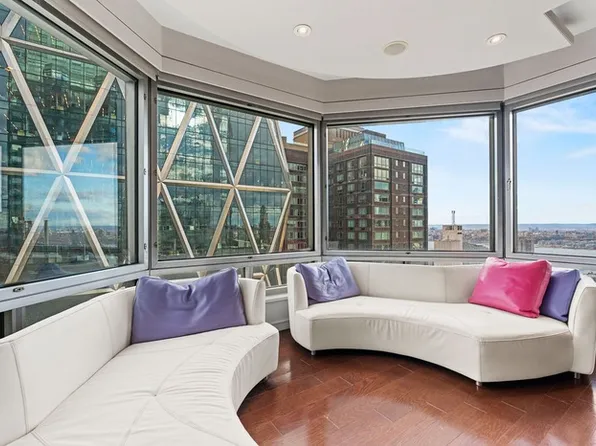 301 West 57th Street image 2 of 18