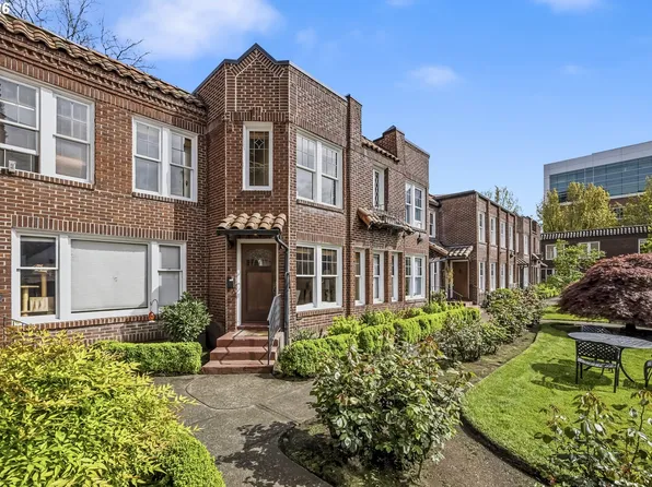 4353 NE Halsey St APT 4, Portland, OR 97213