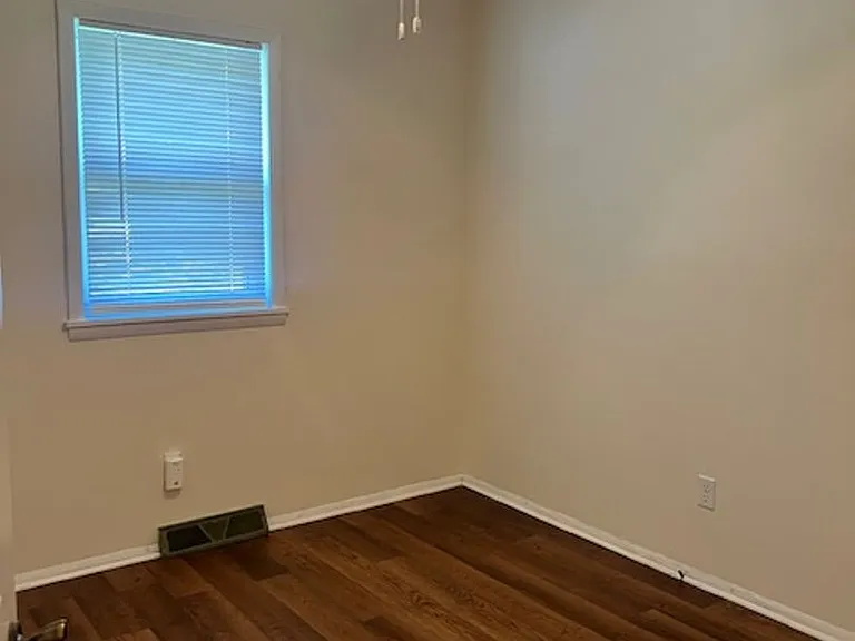 219 E Berkeley St — Photo 10