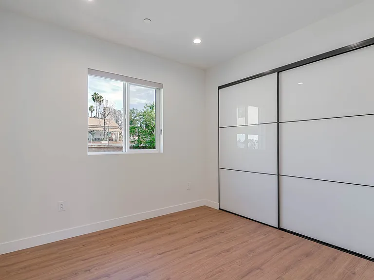 10232 Tujunga Canyon Blvd — Photo 17