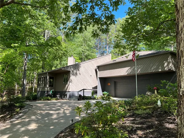8 Passage Ln, Salem, SC 29676